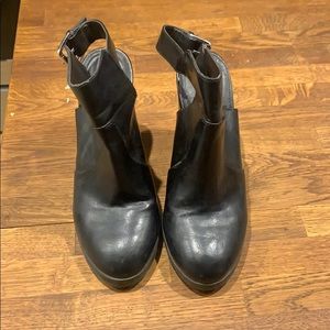 Forever 21 chunky heel bootie size 9